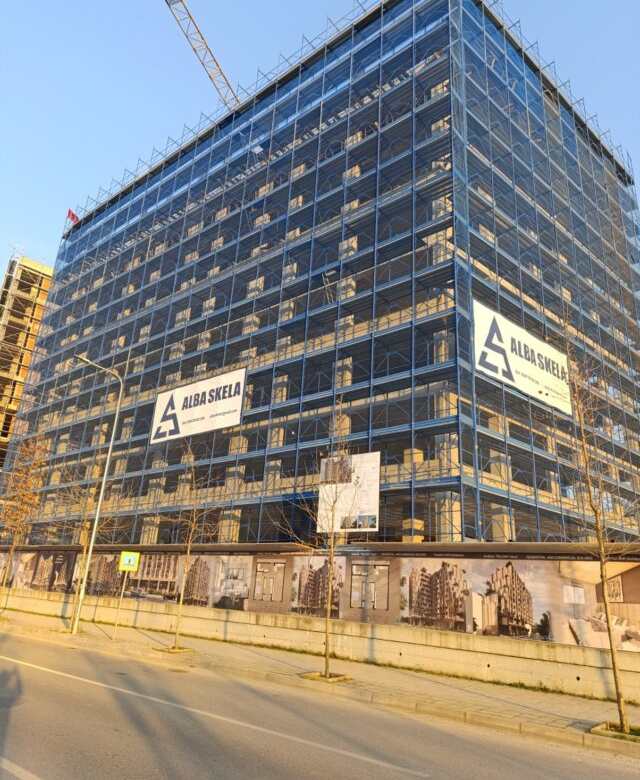 Apartament 2+1+2, Materniteti i Ri