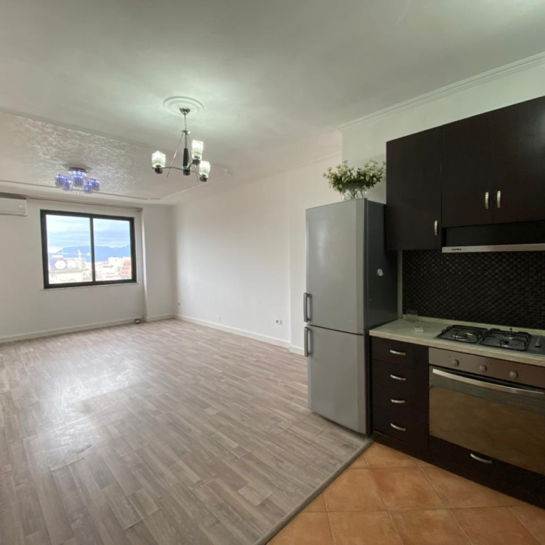 Apartament 3+1, Myslym Shyri
