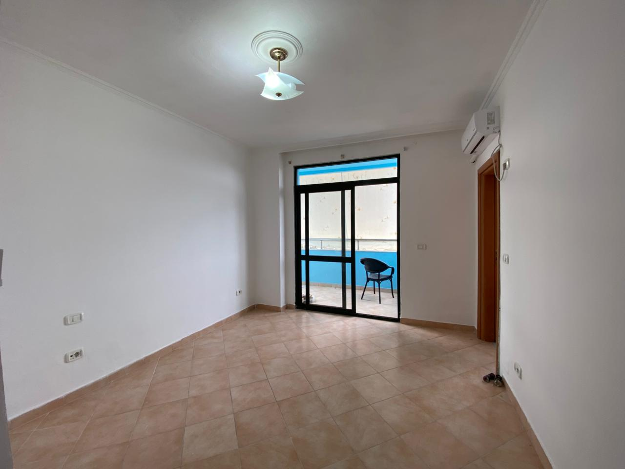 Apartament 3+1, Myslym Shyri