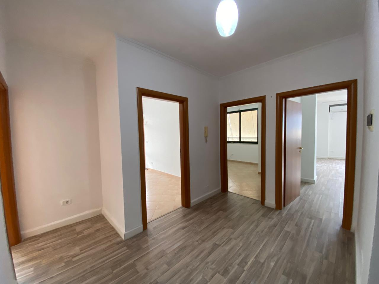 Apartament 3+1, Myslym Shyri