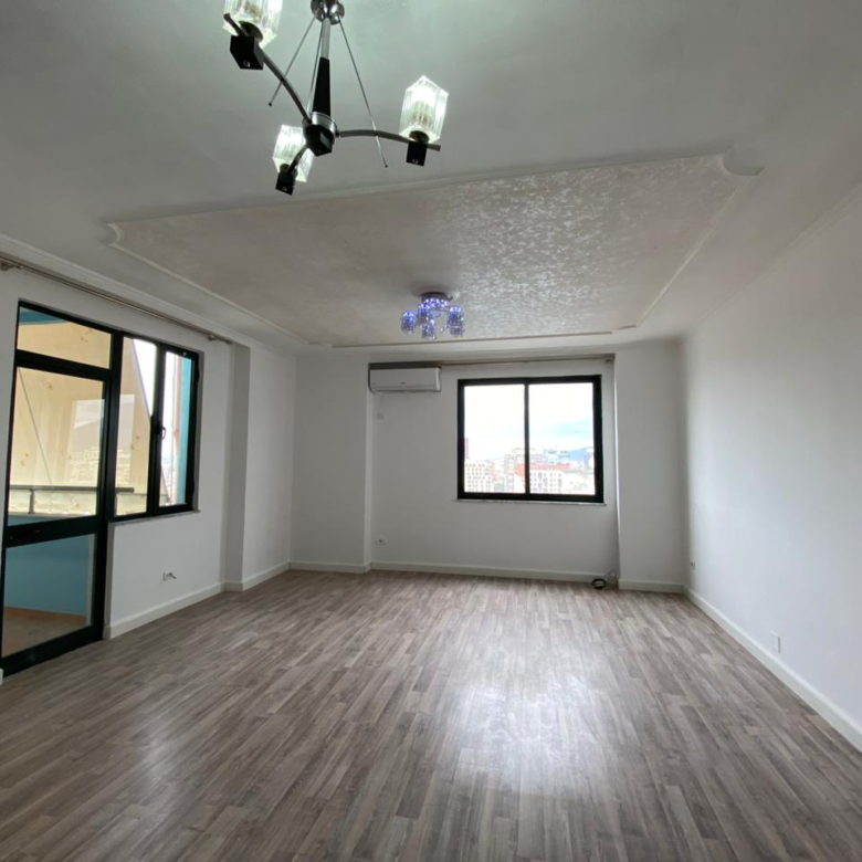 Apartament 3+1, Myslym Shyri